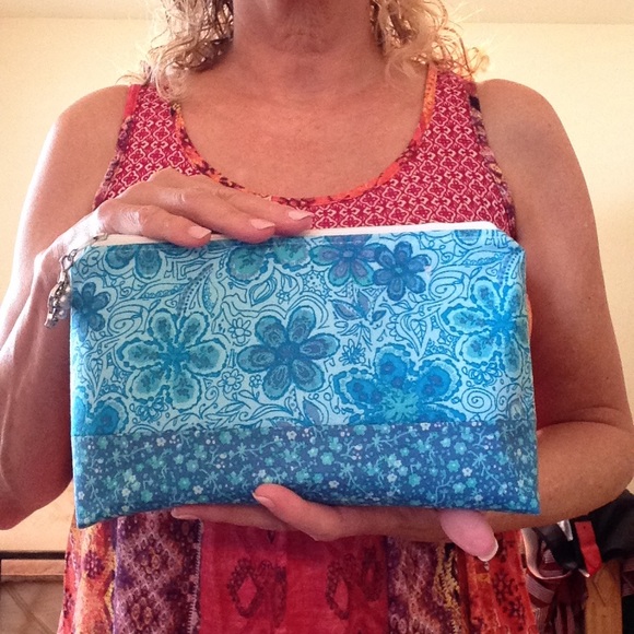 Zippered cosmetic bag - vinyl lined for easy clean - Picture 7 of 7